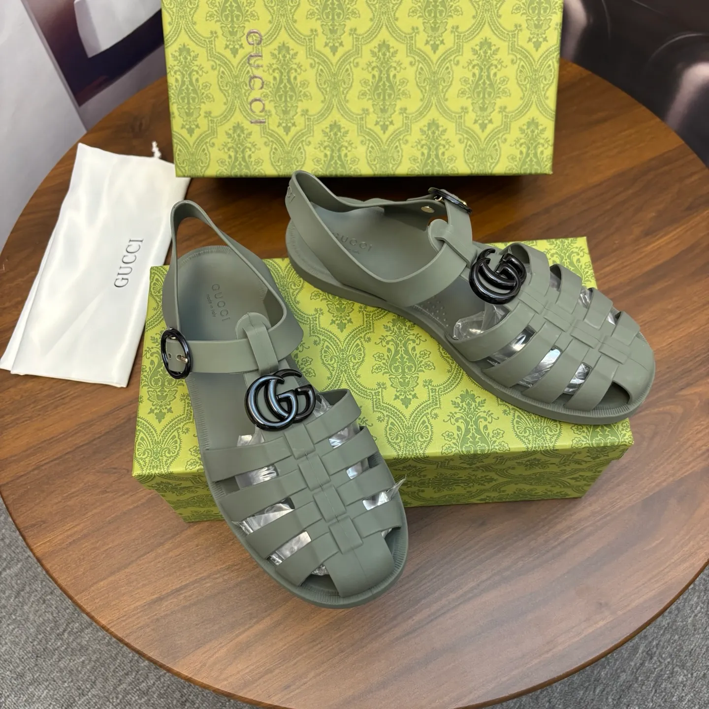 Men's shoes 260💰 [Gucci] Counter quality, top-quality original goods, real photos! Original TPU material, fine workmanship, comfortable; genuine 1:1 replica Size: 36 ~ 46